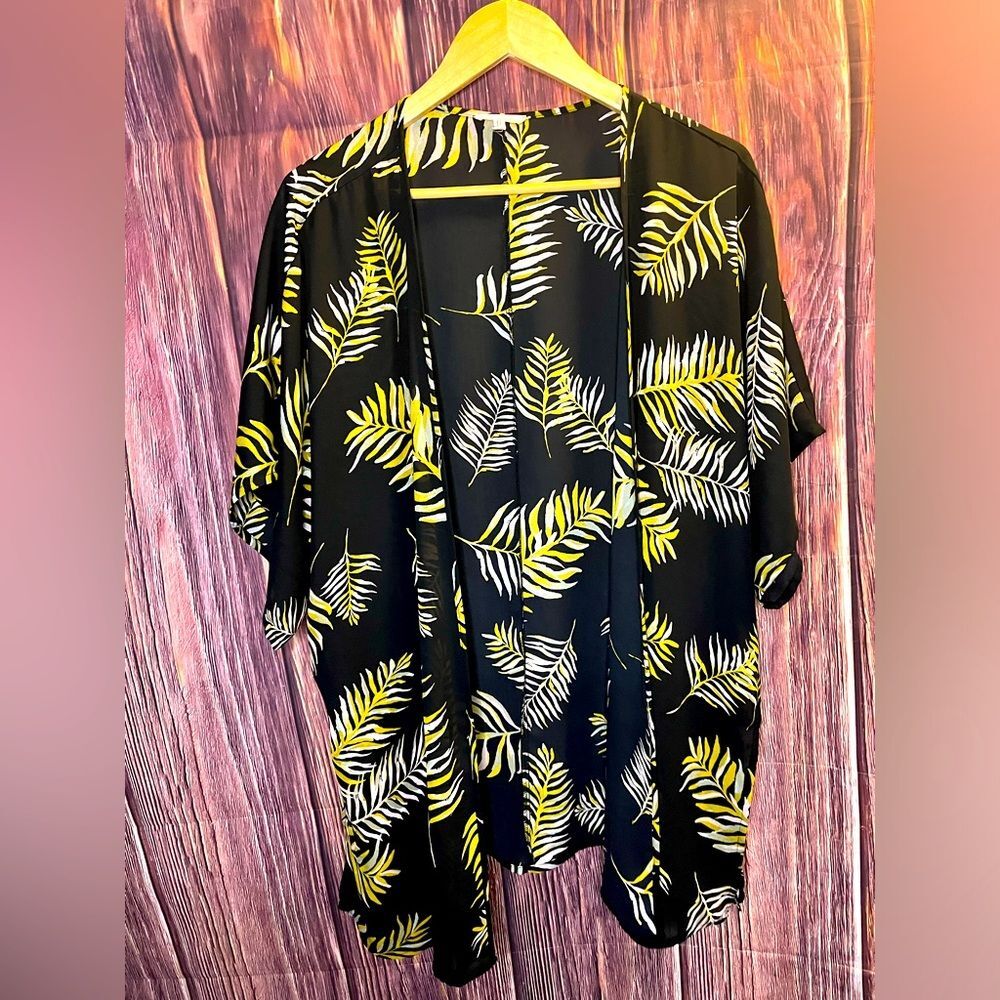 Maurice’s Cover up Palm Leaf Print! Size Large/X-Large